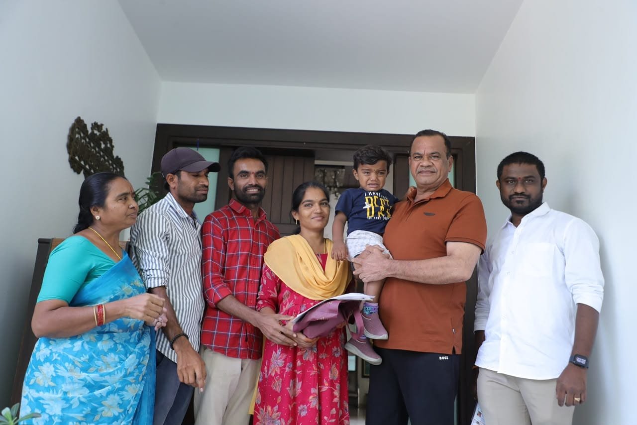 చిన్నారికి విజయవంతంగా శస్త్రచికిత్స  మరో రూ.2 లక్షల ఆర్థికసాయం అందజేత  పాప చదువు బాధ్యత నాదే.. తల్లిదండ్రులకు మంత్రి భరోసా