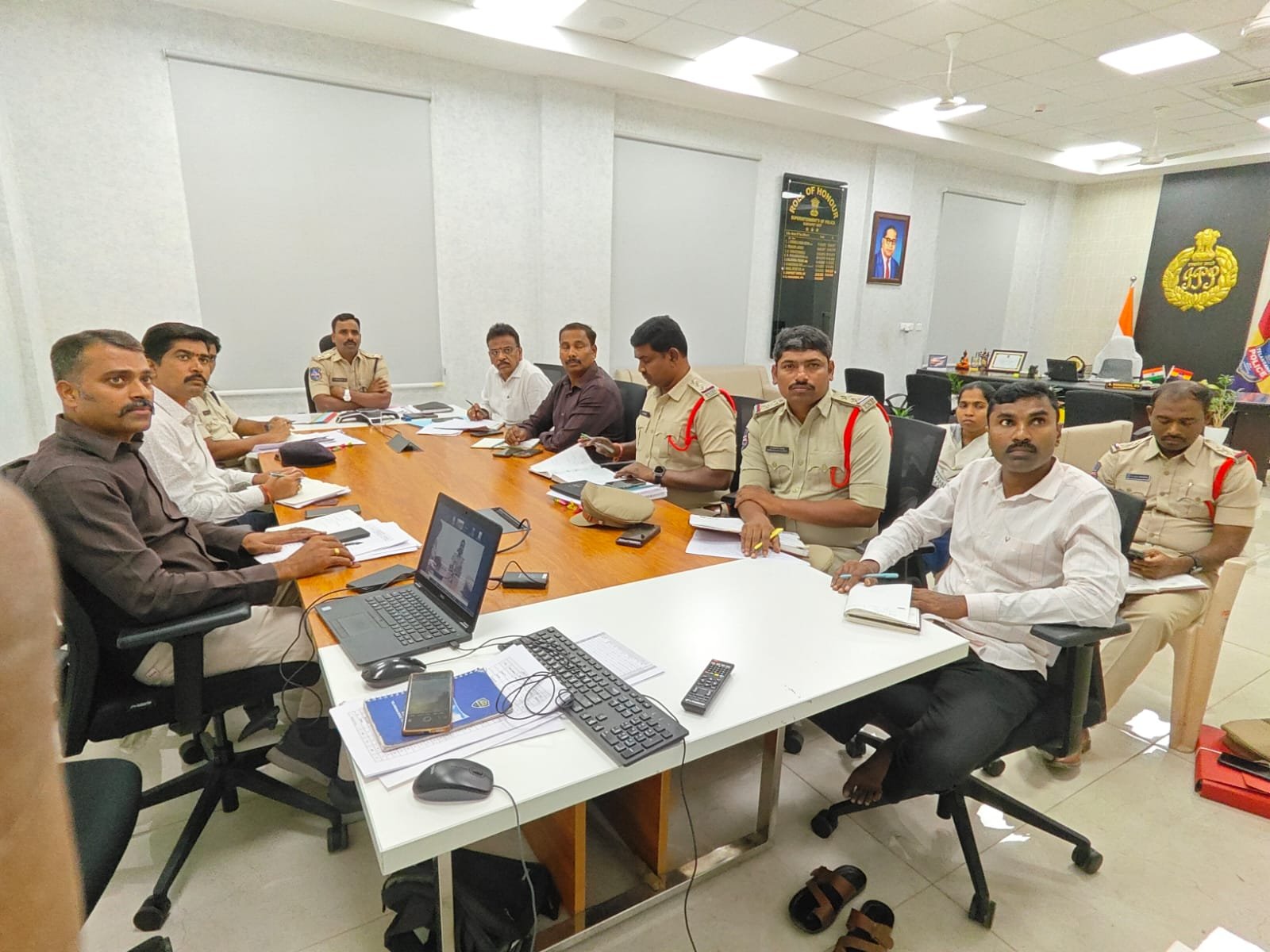 ప్రణాళికాబద్ధమైన దర్యాప్తుతోనే బాధితులకు సత్వర న్యాయం  కేసులను సకాలంలో పరిష్కరించాలి: జిల్లా ఎస్పీ కె. నరసింహ - Additional Image