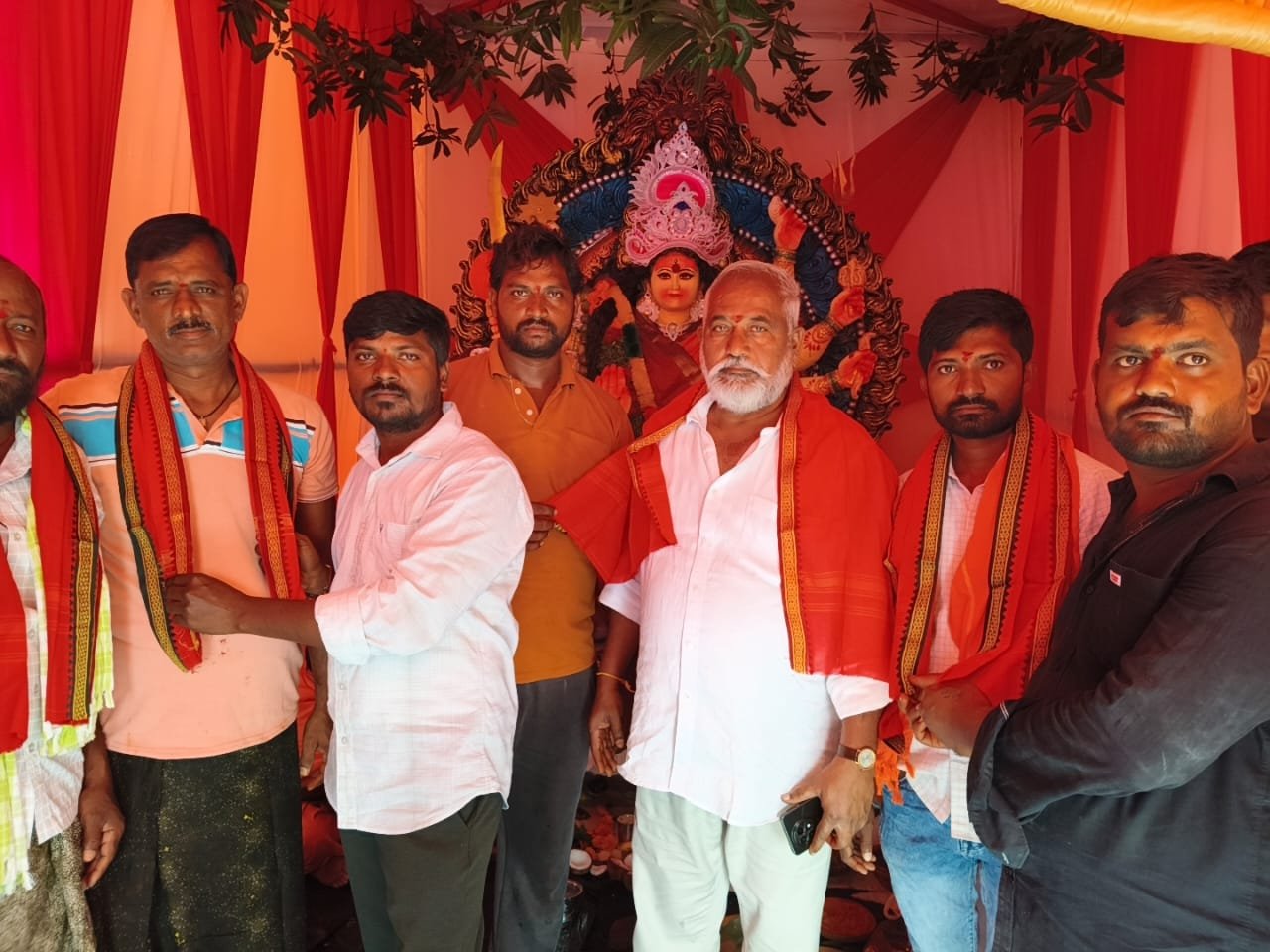 సర్వారంలో కనకదుర్గ అమ్మవారి విగ్రహ ప్రతిష్ఠాపన పూజలు  పాల్గొన్న బీఆర్ఎస్ జిల్లా నాయకుడు ఏలూరి వెంకటేశ్వరరావు