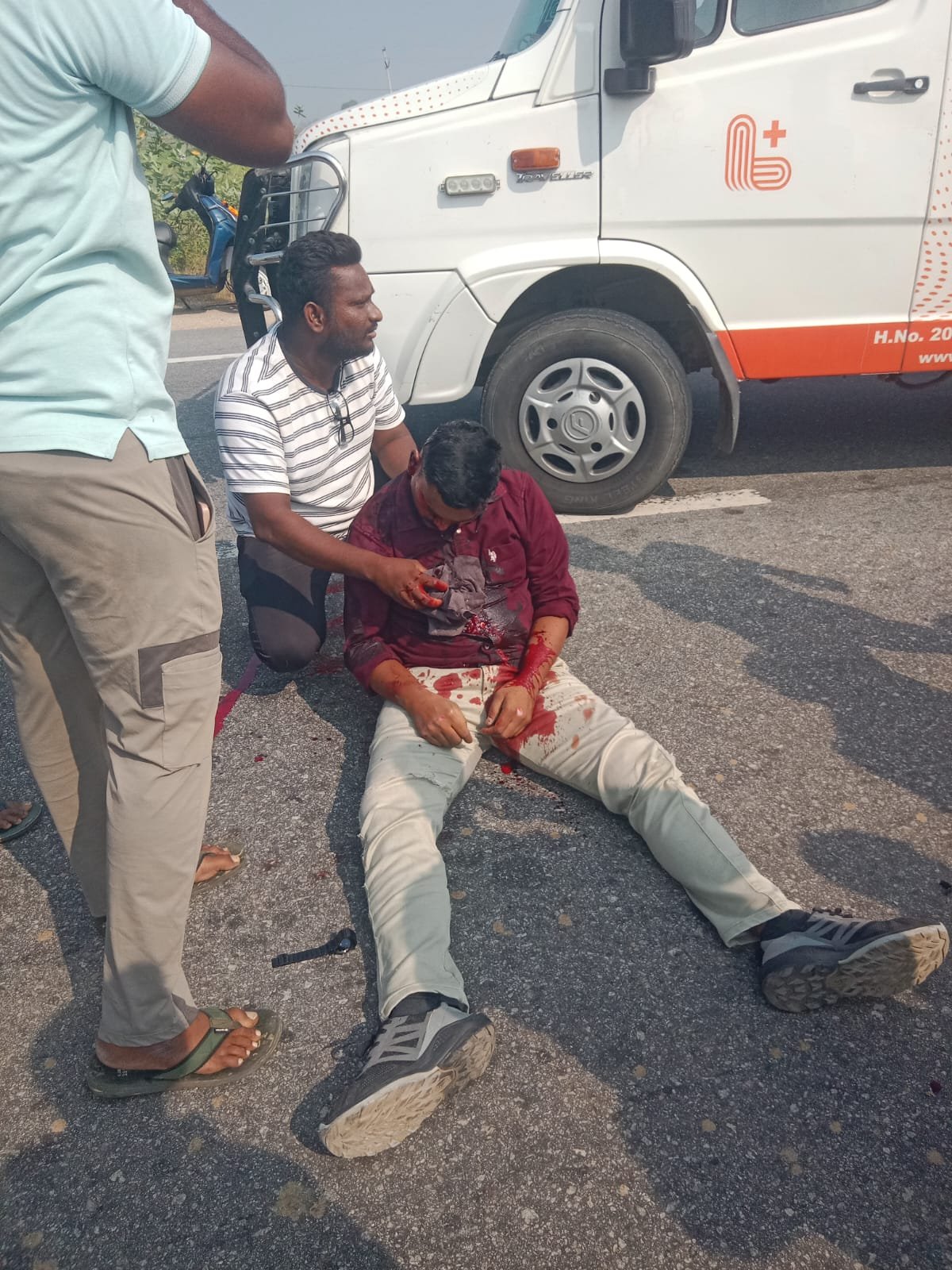 డ్యూటీకి వెళ్తుండగా ప్రమాదం.. ఎస్సై సతీష్‌కు తీవ్ర గాయాలు  రామగిరి శివారులో అదుపుతప్పి పడిన బైక్‌.. హైదరాబాద్‌కు తరలింపు