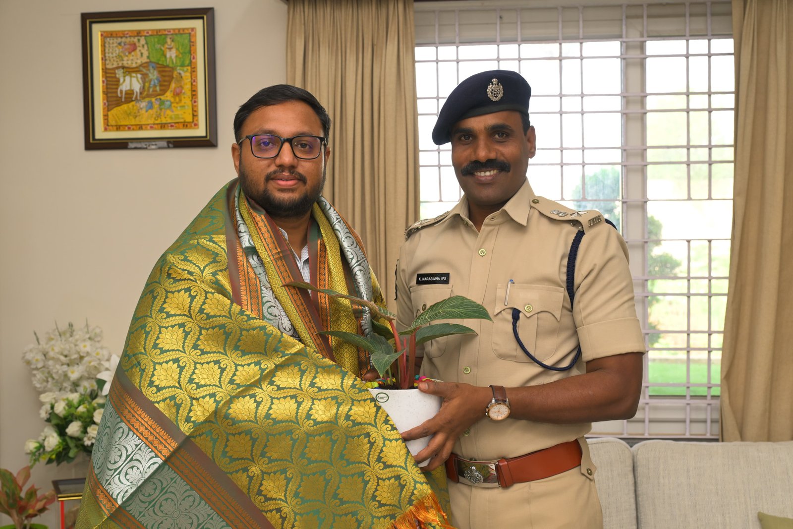 ఆర్టీఐ అమలులో రాష్ట్రస్థాయిలో ఉత్తమ జిల్లాగా సూర్యాపేట  జిల్లా కలెక్టర్ తేజస్ నంద్ లాల్ పవార్‌కు ఎస్పీ నరసింహ అభినందనలు - Additional Image