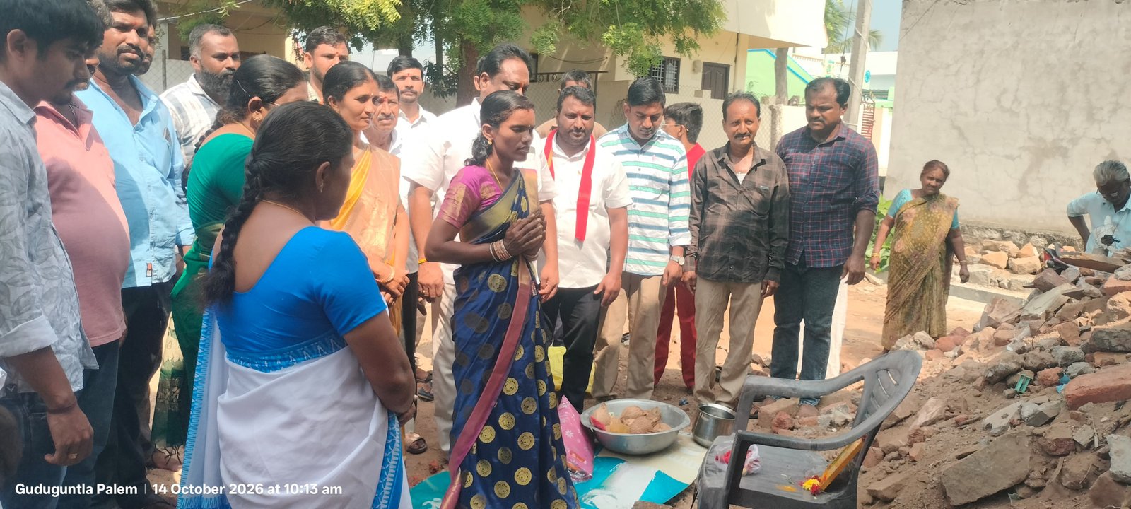 పుల్గంబండ తండలో 16 ఇందిరమ్మ ఇళ్లకు శంకుస్థాపన  ప్రారంభించిన మున్సిపల్ చైర్మన్ కొణతం చిన్న వెంకట్ రెడ్డి - Additional Image